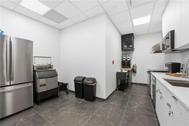 4951 W 134 Street 204, Leawood, KS 66209