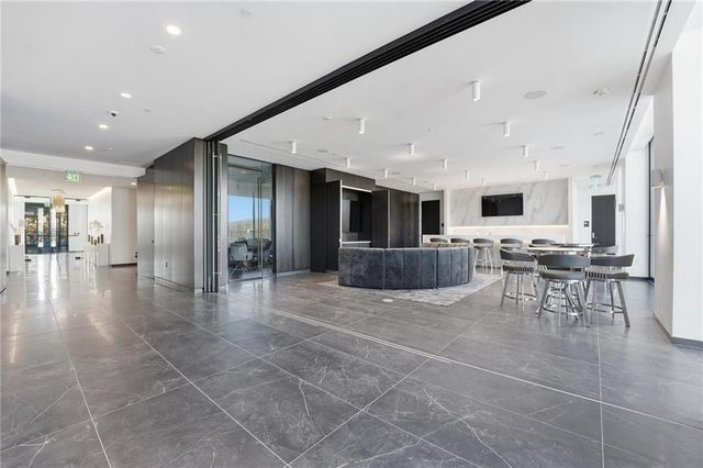 4951 W 134 Street 204, Leawood, KS 66209