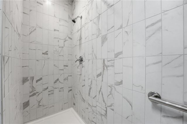 4951 W 134 Street 204, Leawood, KS 66209