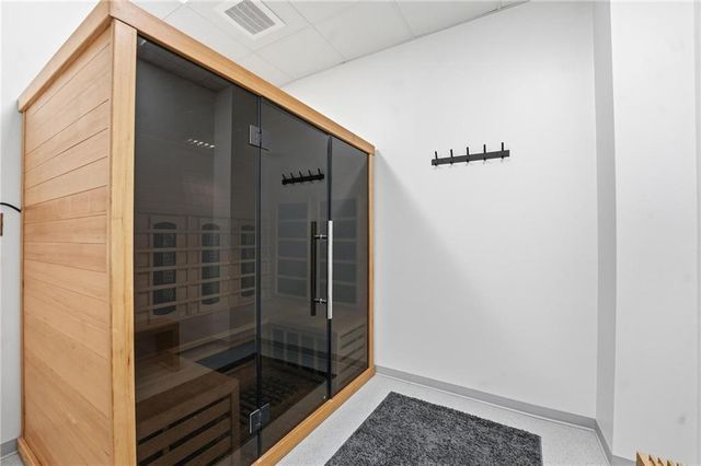 4951 W 134 Street 204, Leawood, KS 66209