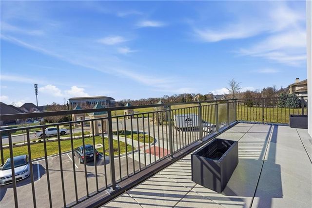 4951 W 134 Street 204, Leawood, KS 66209