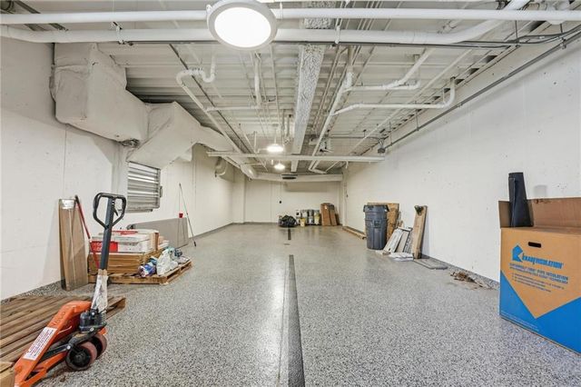 4951 W 134 Street 204, Leawood, KS 66209