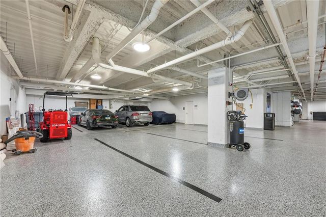 4951 W 134 Street 204, Leawood, KS 66209