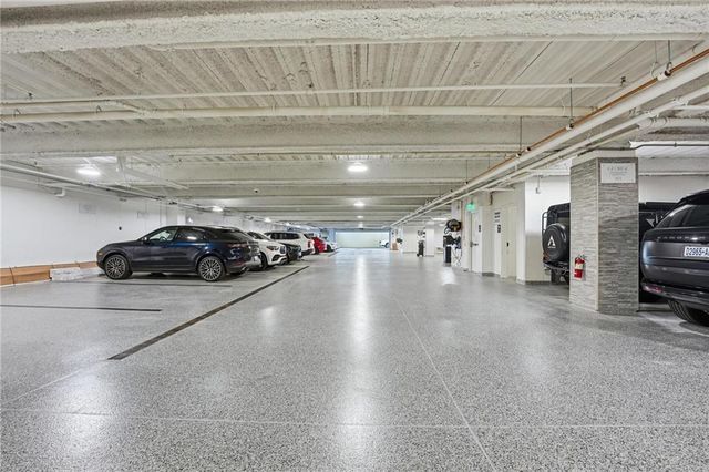 4951 W 134 Street 204, Leawood, KS 66209