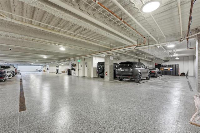 4951 W 134 Street 204, Leawood, KS 66209