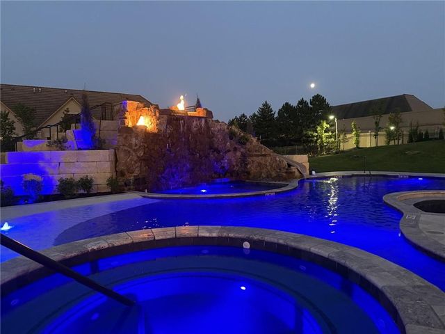 4951 W 134 Street 204, Leawood, KS 66209