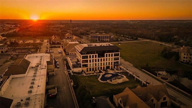 4951 W 134 Street 204, Leawood, KS 66209