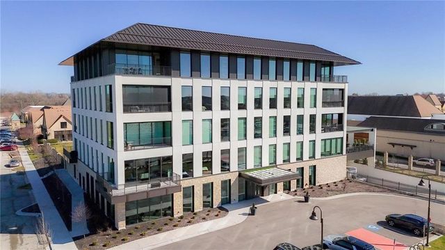 4951 W 134 Street 204, Leawood, KS 66209