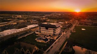 4951 W 134 Street 204, Leawood, KS 66209