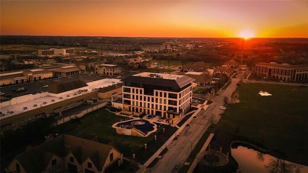 4951 W 134 Street 204, Leawood, KS 66209