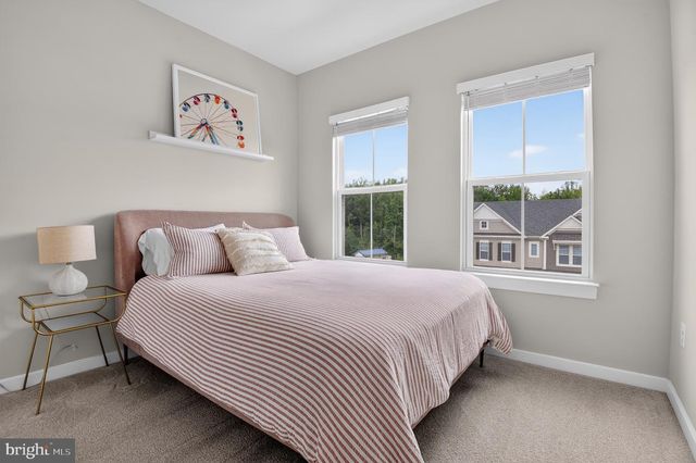 17926 WOODS OVERLOOK DR, Dumfries, VA 22026