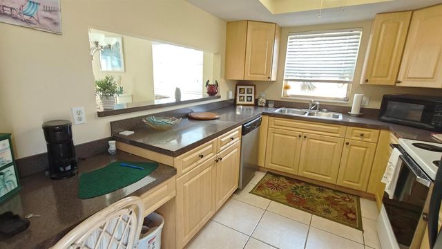 2950 SE Ocean Boulevard 37-6, Stuart, FL 34996