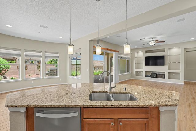 2332 Granite Mountain Loop NW, Albuquerque, NM 87120