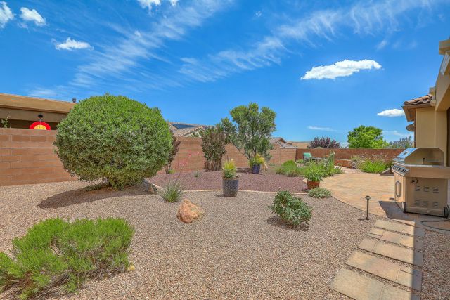 2332 Granite Mountain Loop NW, Albuquerque, NM 87120