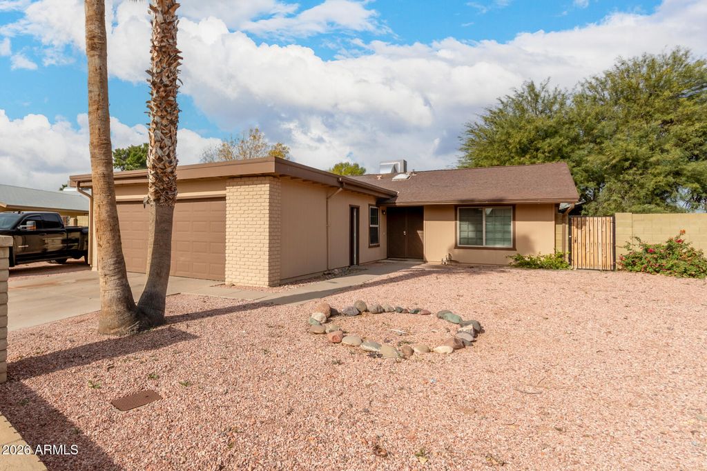 4942 W TOWNLEY Avenue, Glendale, AZ 85302 — photo 2