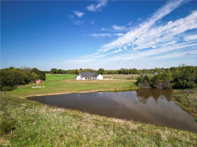 21017 S Ratner Road, Overbrook, KS 66524
