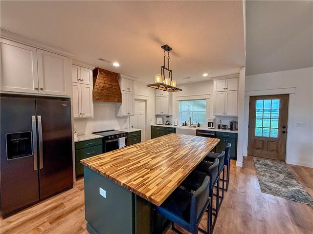 21017 S Ratner Road, Overbrook, KS 66524