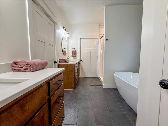 21017 S Ratner Road, Overbrook, KS 66524