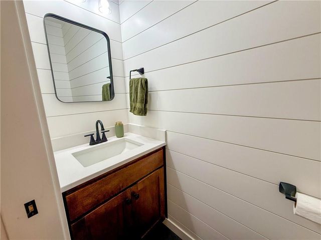 21017 S Ratner Road, Overbrook, KS 66524