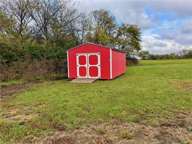 21017 S Ratner Road, Overbrook, KS 66524