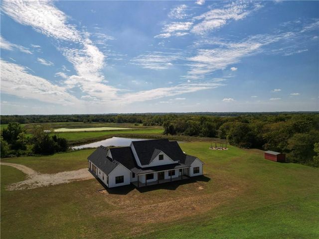 21017 S Ratner Road, Overbrook, KS 66524