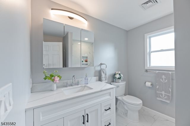 116 Bucknell Trl, Hopatcong Boro, NJ 07843