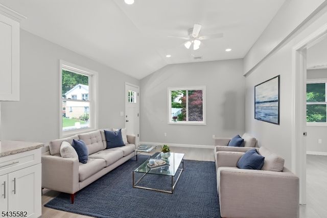 116 Bucknell Trl, Hopatcong Boro, NJ 07843