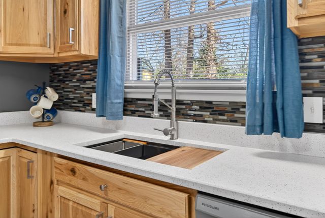 230 Yorktown Rd, Clarksville, TN 37042