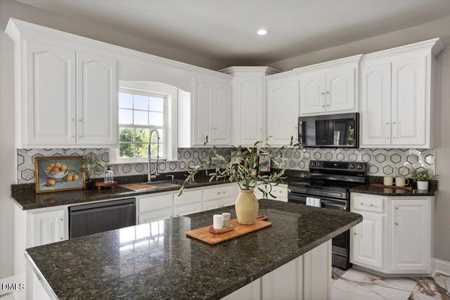 89 River Knoll Drive, Clayton, NC 27527