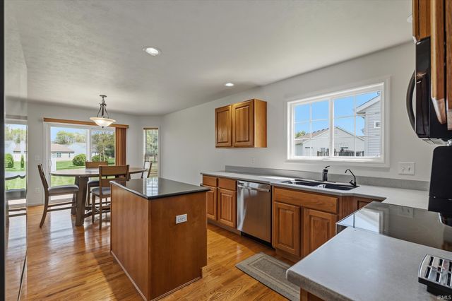 6606 Erie Falls Drive, South Bend, IN 46614