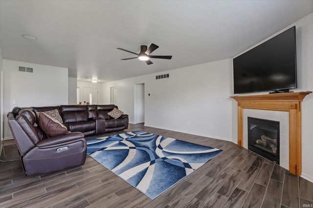 6606 Erie Falls Drive, South Bend, IN 46614