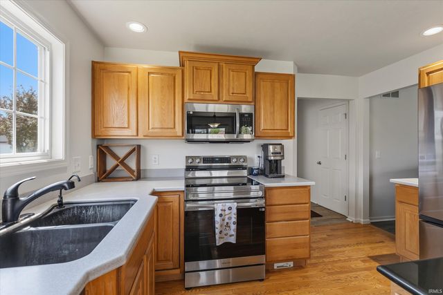 6606 Erie Falls Drive, South Bend, IN 46614