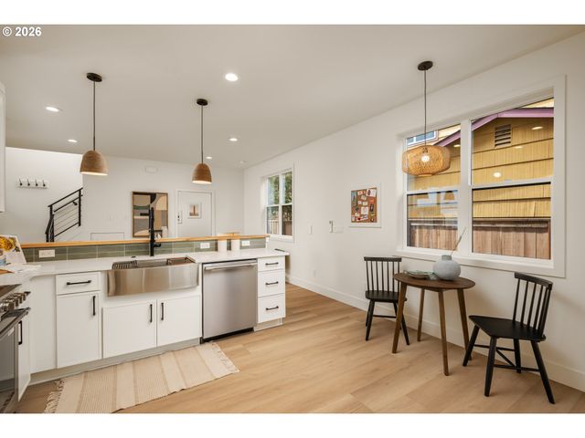 7313 N WILLAMETTE Blvd, Portland, OR 97203