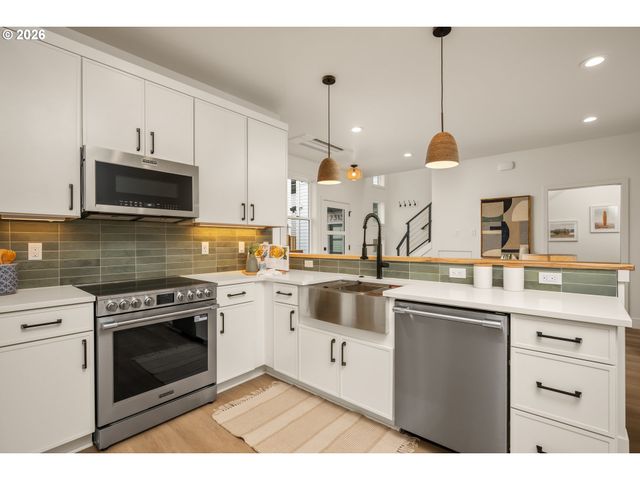 7313 N WILLAMETTE Blvd, Portland, OR 97203