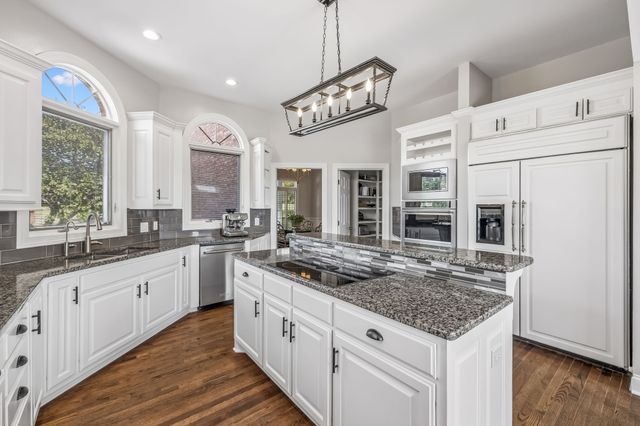 1608 Wellington Ct, Gallatin, TN 37066