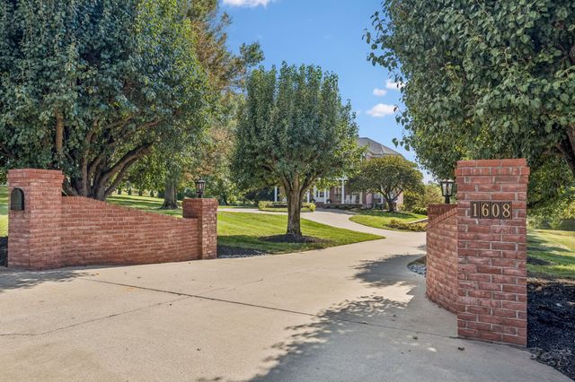 1608 Wellington Ct, Gallatin, TN 37066
