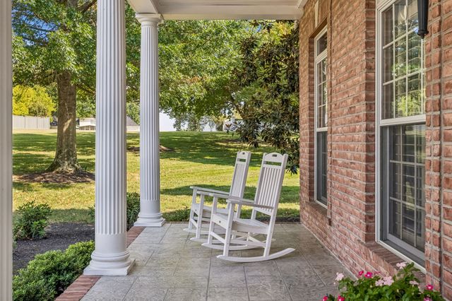 1608 Wellington Ct, Gallatin, TN 37066
