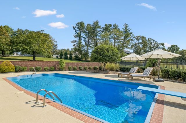 1608 Wellington Ct, Gallatin, TN 37066