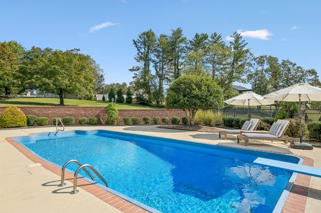 1608 Wellington Ct, Gallatin, TN 37066