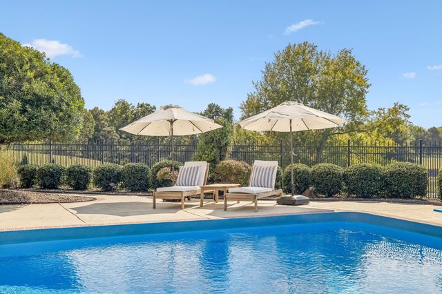 1608 Wellington Ct, Gallatin, TN 37066