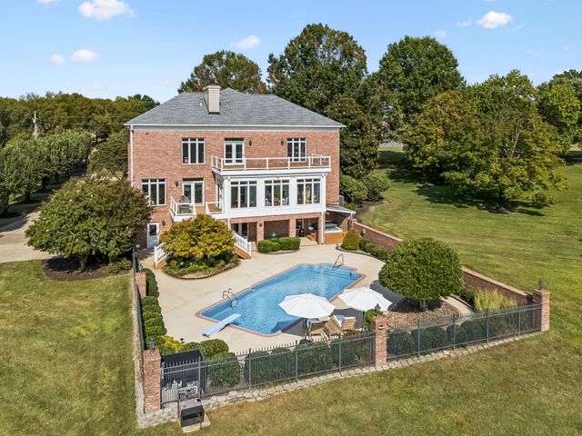 1608 Wellington Ct, Gallatin, TN 37066