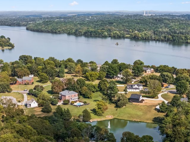 1608 Wellington Ct, Gallatin, TN 37066