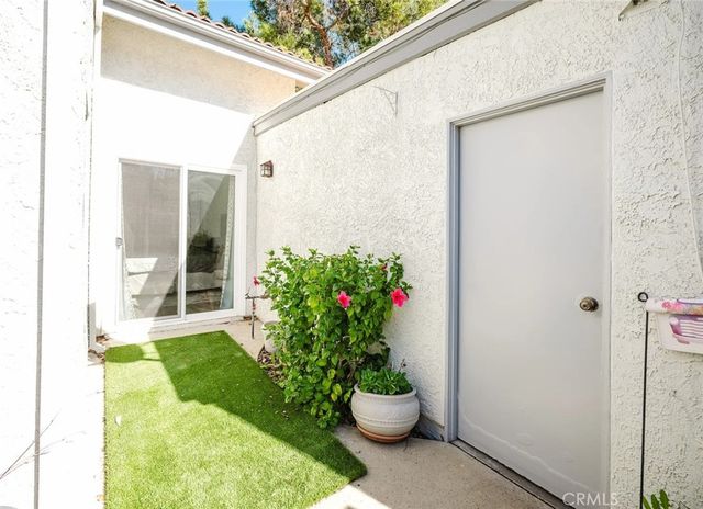 6835 Poppyview, Oak Park, CA 91377
