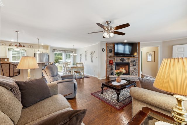 11 Carol Circle, Westfield, MA 01085