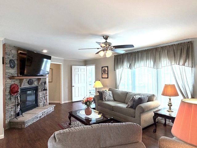 11 Carol Circle, Westfield, MA 01085