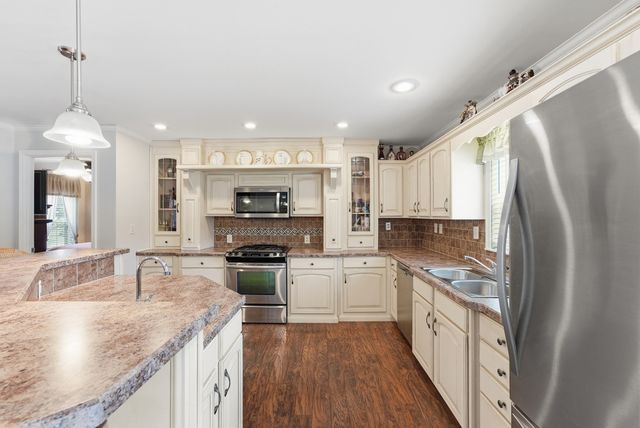 11 Carol Circle, Westfield, MA 01085