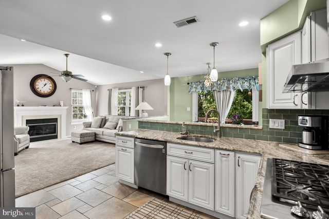 34 SPRINGCRESS DR, Delran, NJ 08075