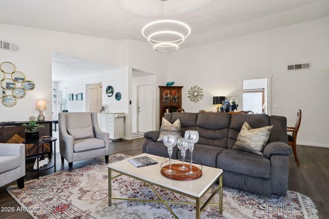 4408 W JULIE Drive, Glendale, AZ 85308