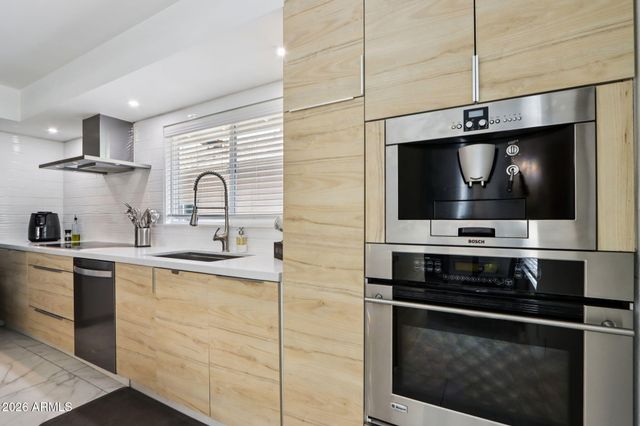 4408 W JULIE Drive, Glendale, AZ 85308