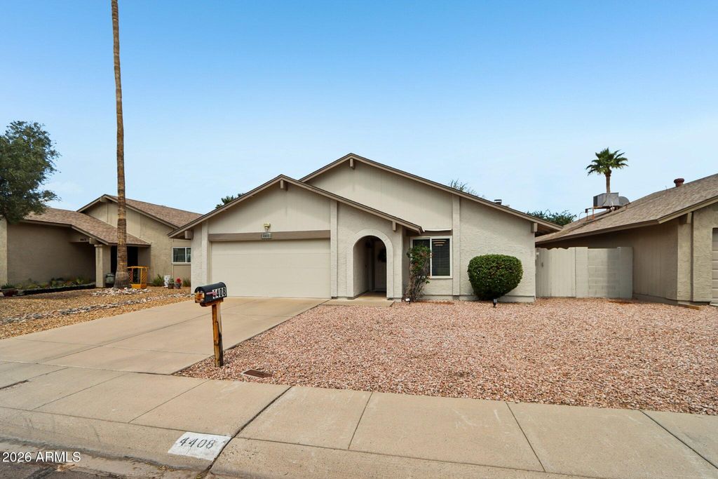 Image 25 of property listing at 4408 W JULIE Drive, Glendale, AZ 85308